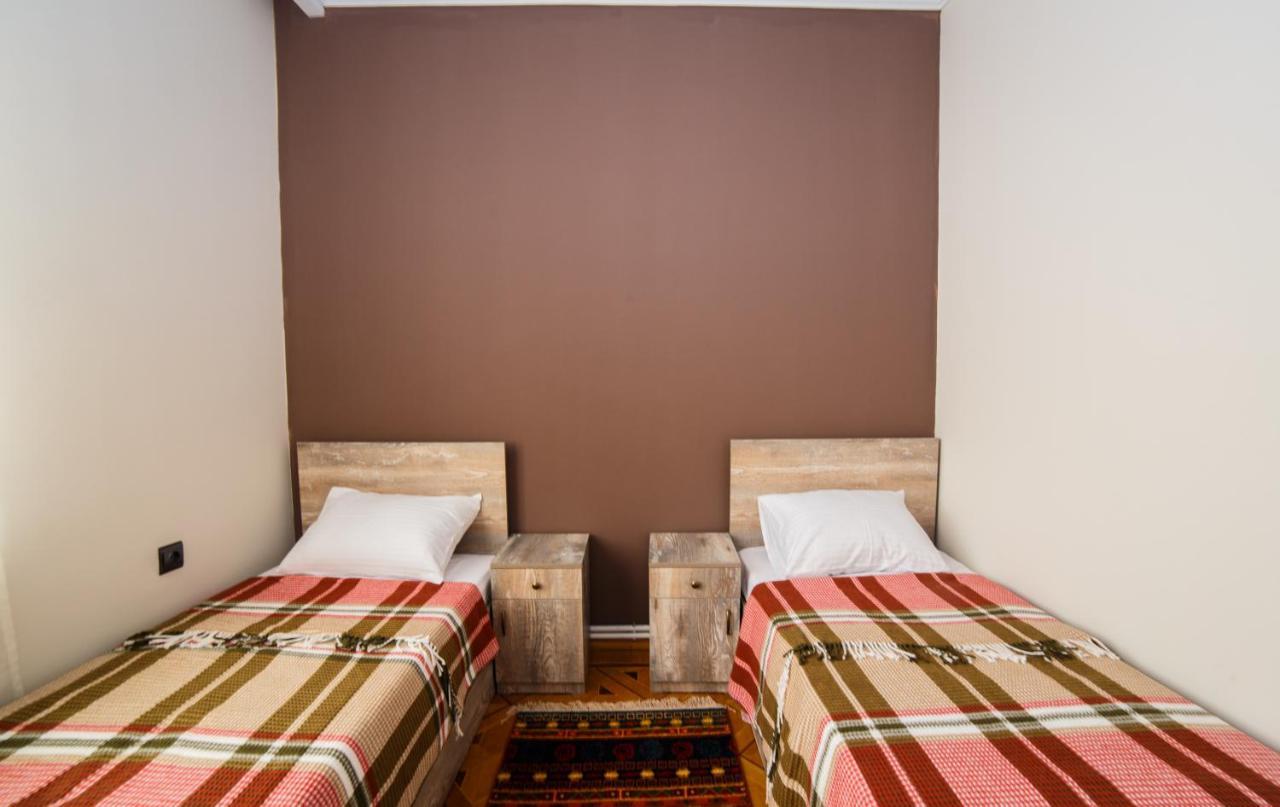 Hotel Red Castle à Erévan Extérieur photo